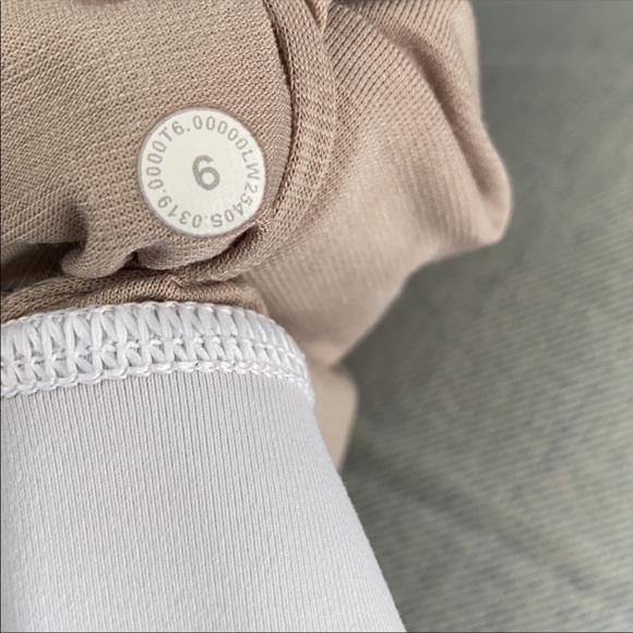 Lululemon Energy Sports Bra - Picture 3 of 5